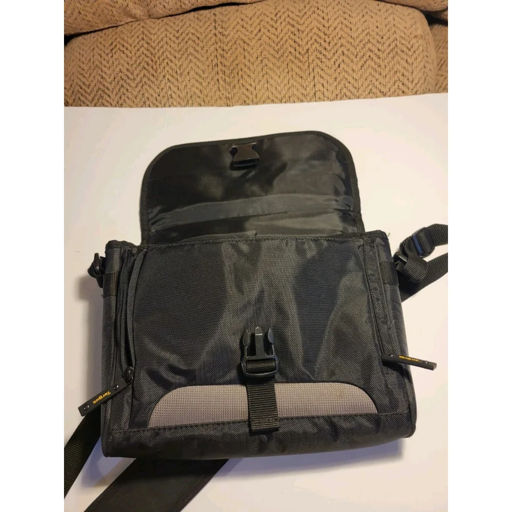 targus laptop bag 12
